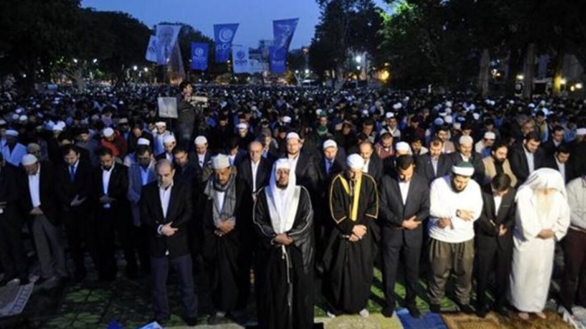 Thousands of Muslim Turks gather in front of Hagia Sophia demanding to pray inside