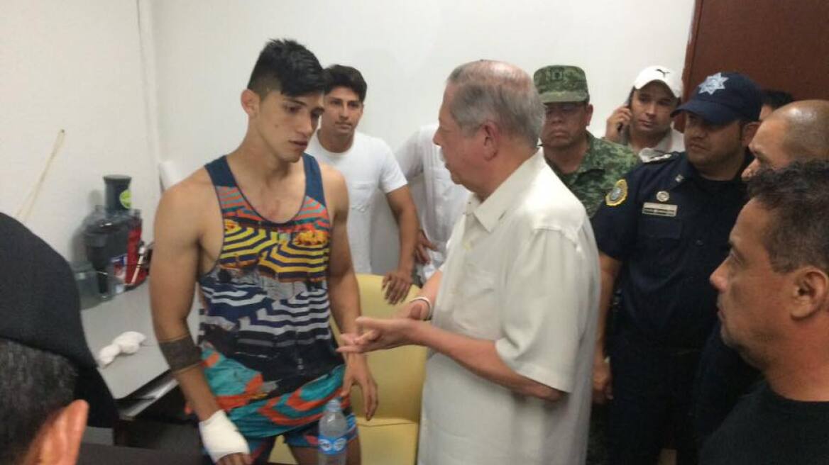 Football player Alan Pulido set free (pics+vid)