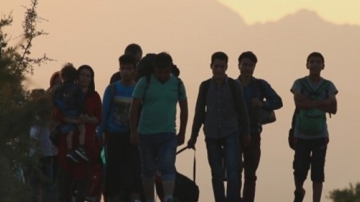 Κρήτη: Κουβαλάνε τους πρόσφυγες στο Κλειστό Γήπεδο Μπάσκετ της Νεάπολης