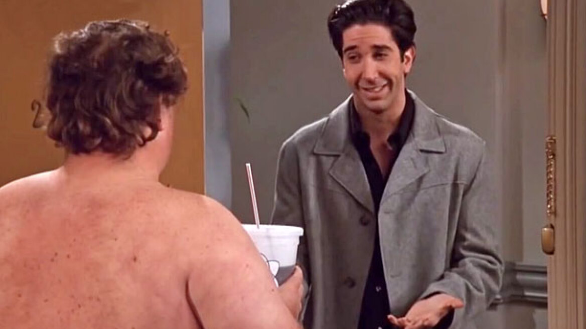 Επιτέλους, βρέθηκε ποιος ήταν ο «άσχημος γυμνός άνδρας» στα Φιλαράκια!