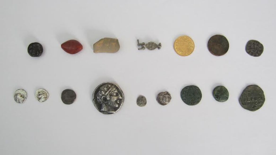 Πολύτιμο Αθηναϊκό νόμισμα στα χέρια αρχαιοκαπήλων