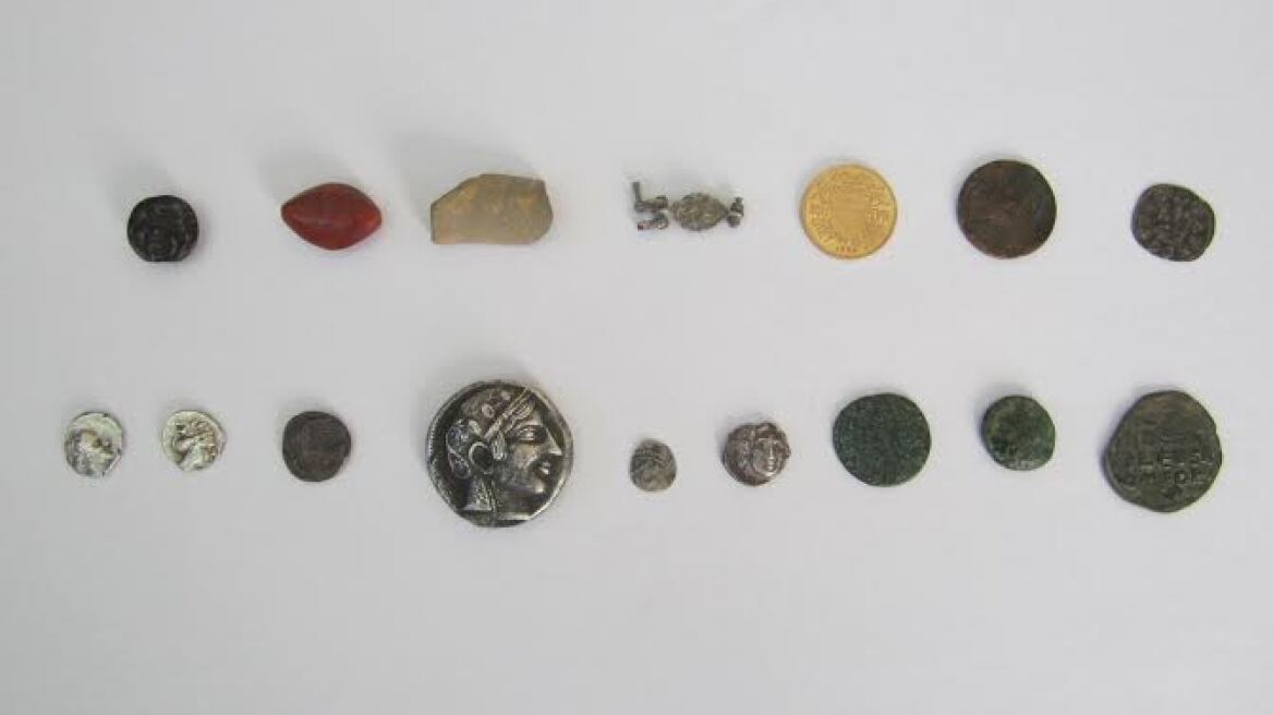 Πολύτιμο Αθηναϊκό νόμισμα στα χέρια αρχαιοκάπηλων