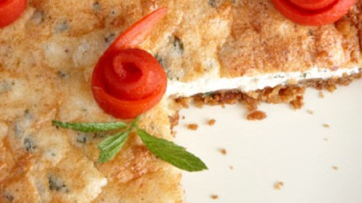 Cheesecake αλμυρό με φέτα δυόσμο και πιπεριές Φλωρίνης