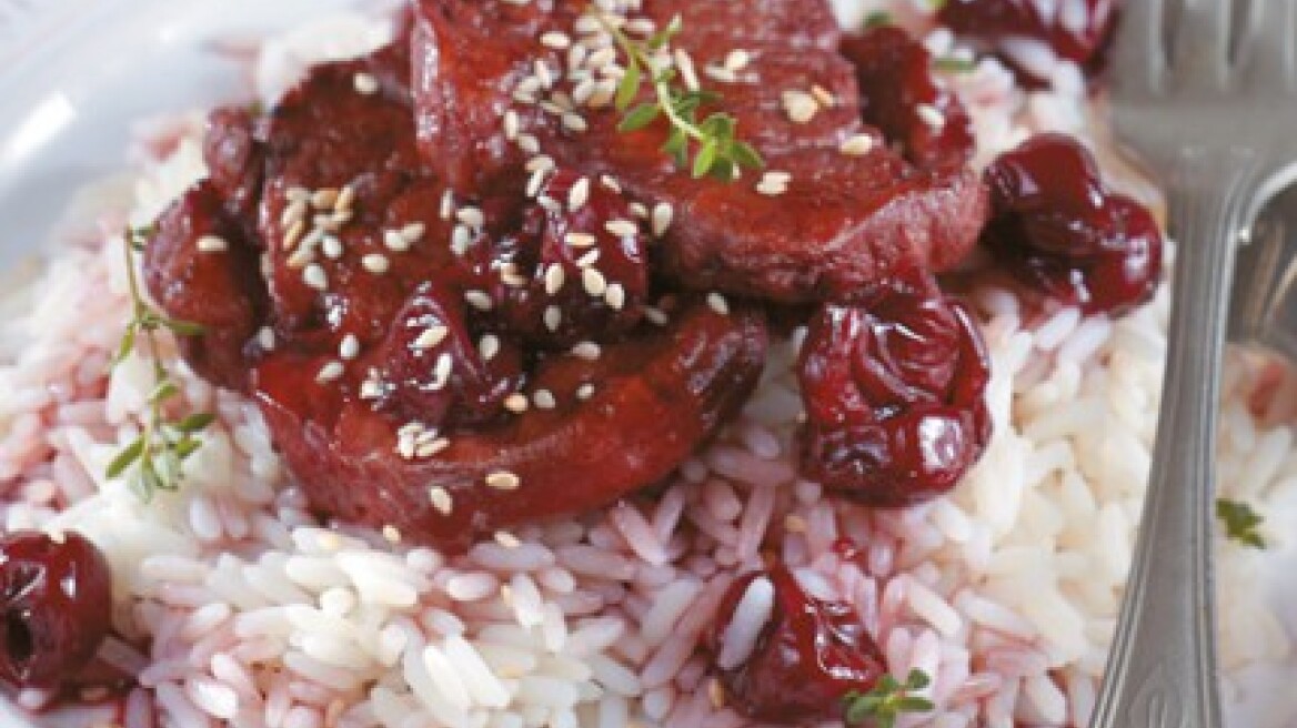 Φιλετάκια χοιρινά με βύσσινο και κόκκινο κρασί