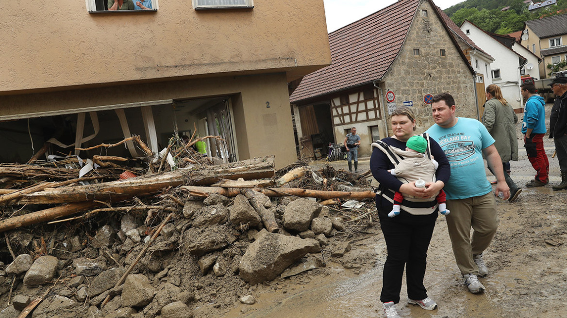 Θανατηφόρες πλημμύρες στη Βαυαρία - Εικόνες απόλυτου χάους 