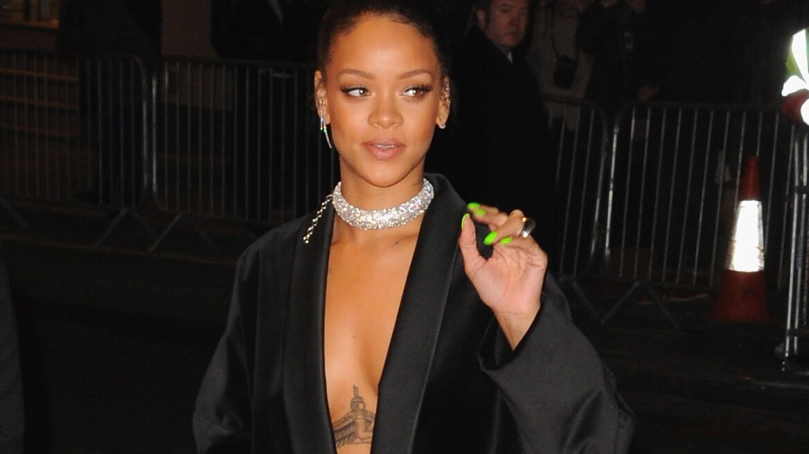Rihanna’s sexy poses drive Instagram crazy (pics)