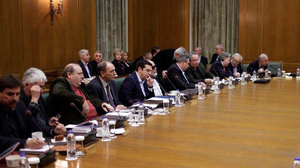 Tsipras unapologetic about offshore scandal in cabinet meeting