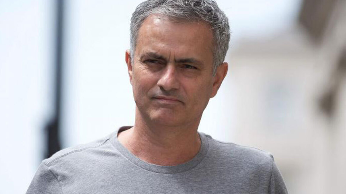 Ο Μουρίνιο ηθοποιός στον ρόλο του... Πάπα Φραγκίσκου!