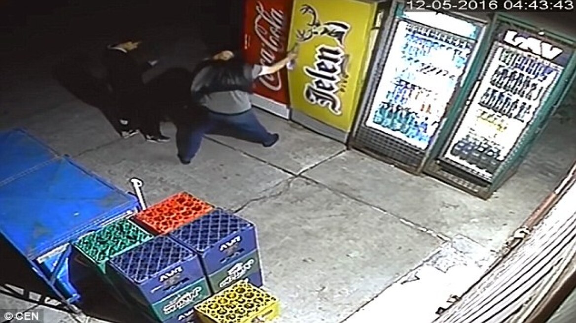 Βίντεο: Προσπάθησε να κλέψει το ψυγείο αλλά τον... πλάκωσε