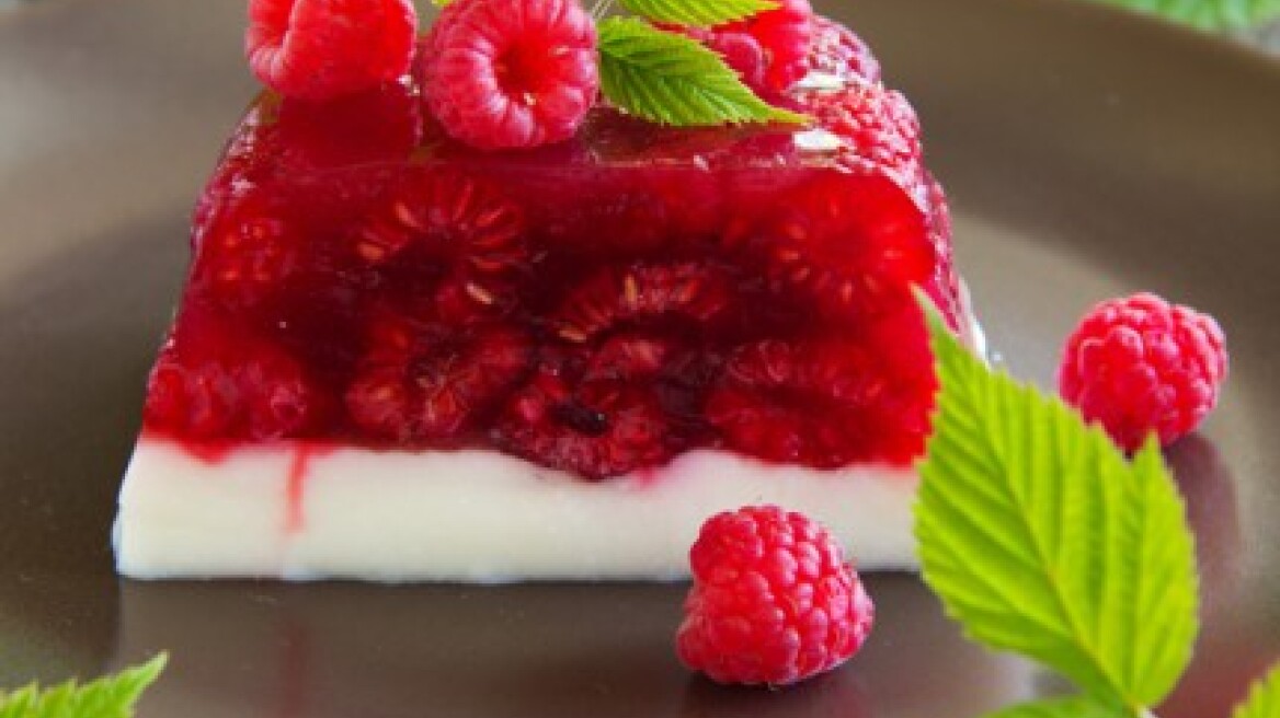 Τούρτα ζελέ με βατόμουρα και κρέμα βανίλια