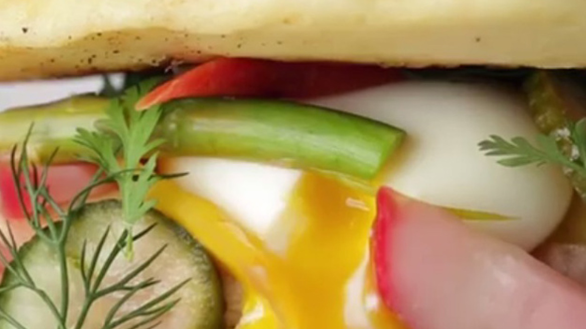 Σάντουιτς από τηγανίτες δοκίμασες;