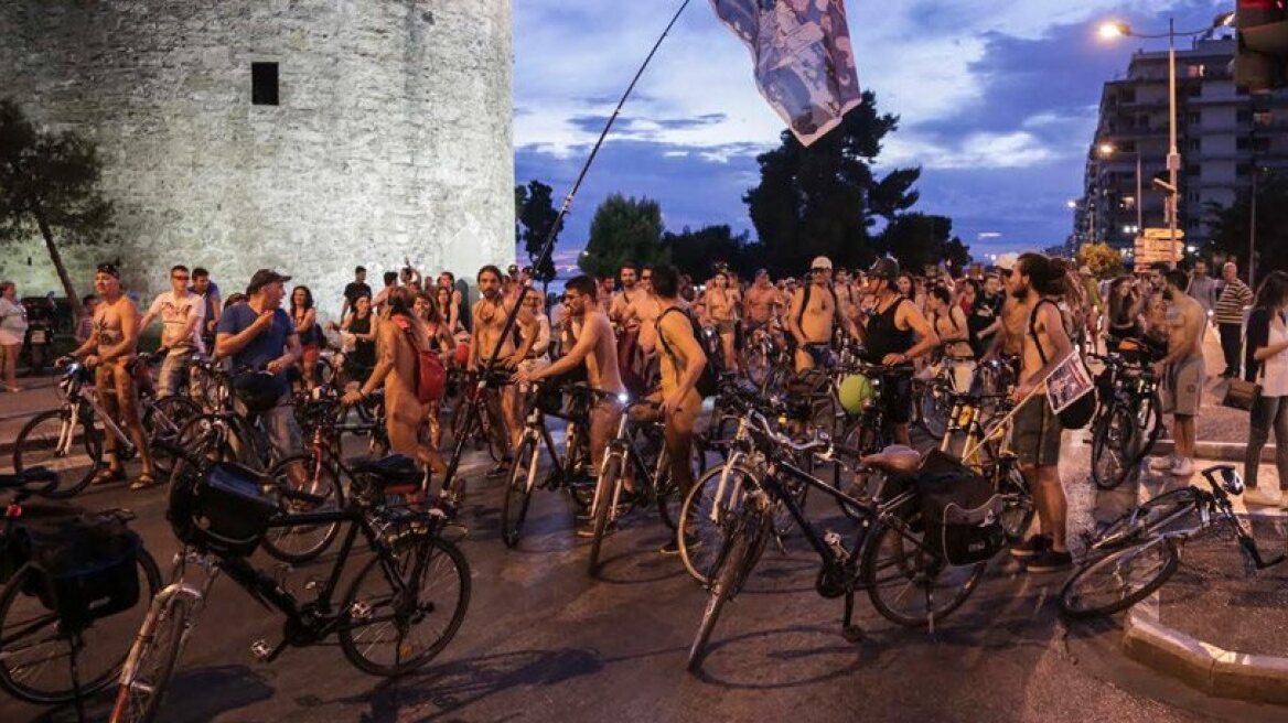 Naked cyclists flock to the streets of Thessaloniki (pics)