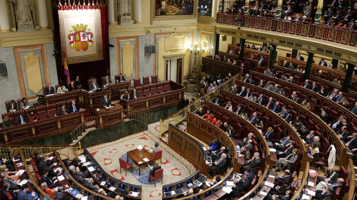 Ισπανία: Η συμμαχία Podemos-Αριστεράς κερδίζει έδαφος έναντι των Σοσιαλιστών