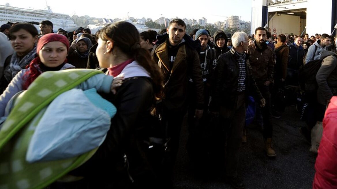 6,000 illegal migrants try to leave Lesvos island (vid)