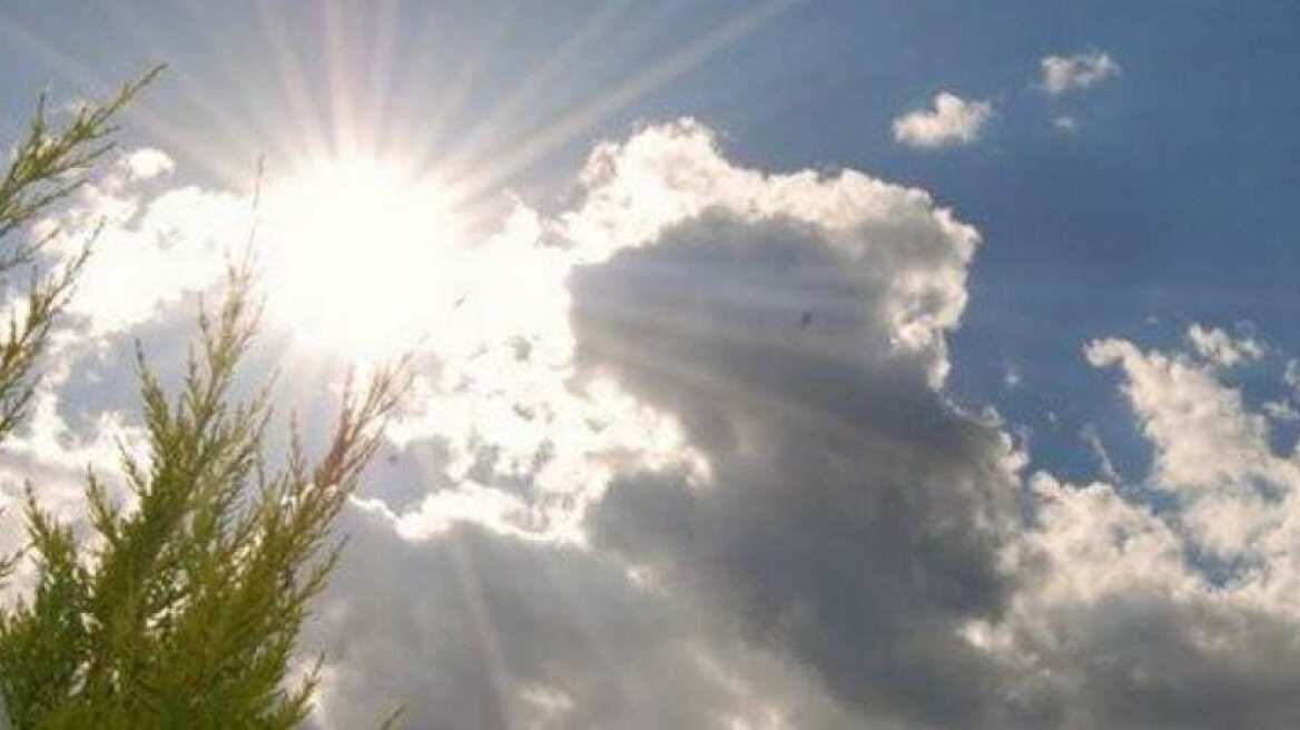Καιρός: Ηλιοφάνεια με λίγες νεφώσεις και τοπικές βροχές