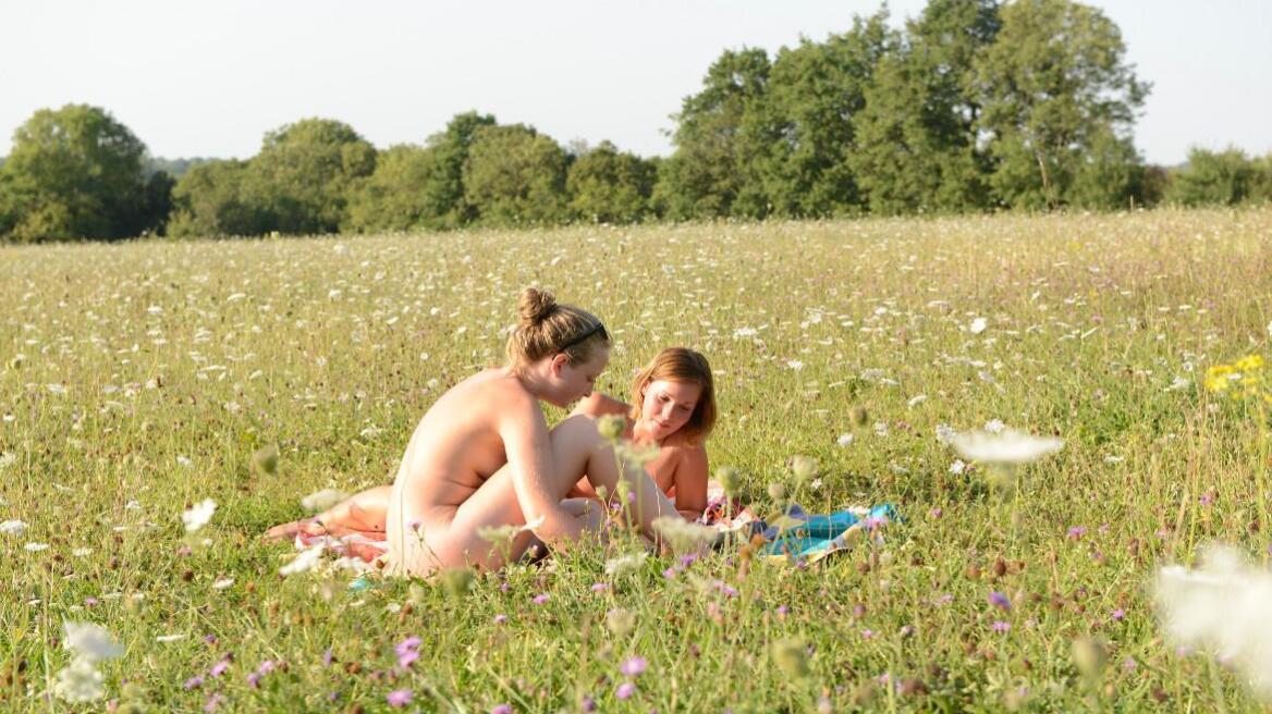 Go naked to end teen pregnancies, says a nudist movement (pics)
