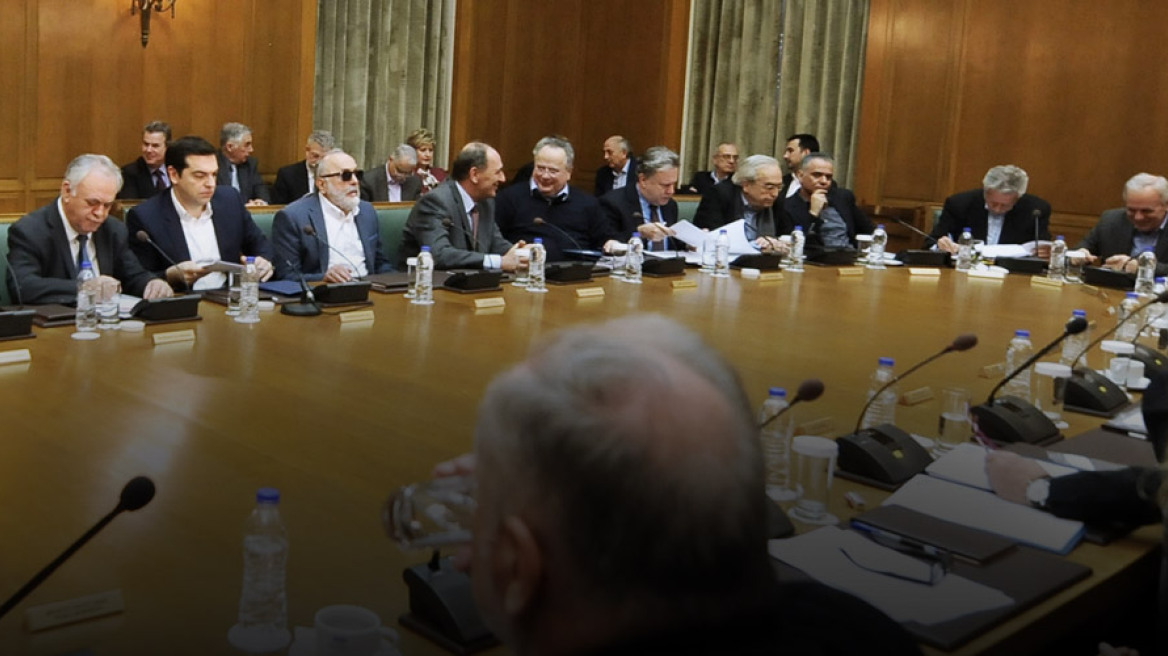 Κυβέρνηση: «Απόδραση» μέσω της αναθεώρησης του Συντάγματος