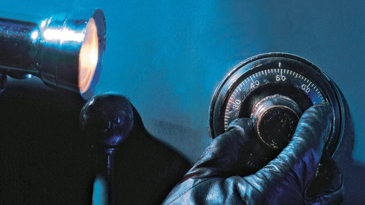 Αίγιο: «Σήκωσαν» χρηματοκιβώτια από ίδρυμα και κοινοτικό γραφείο