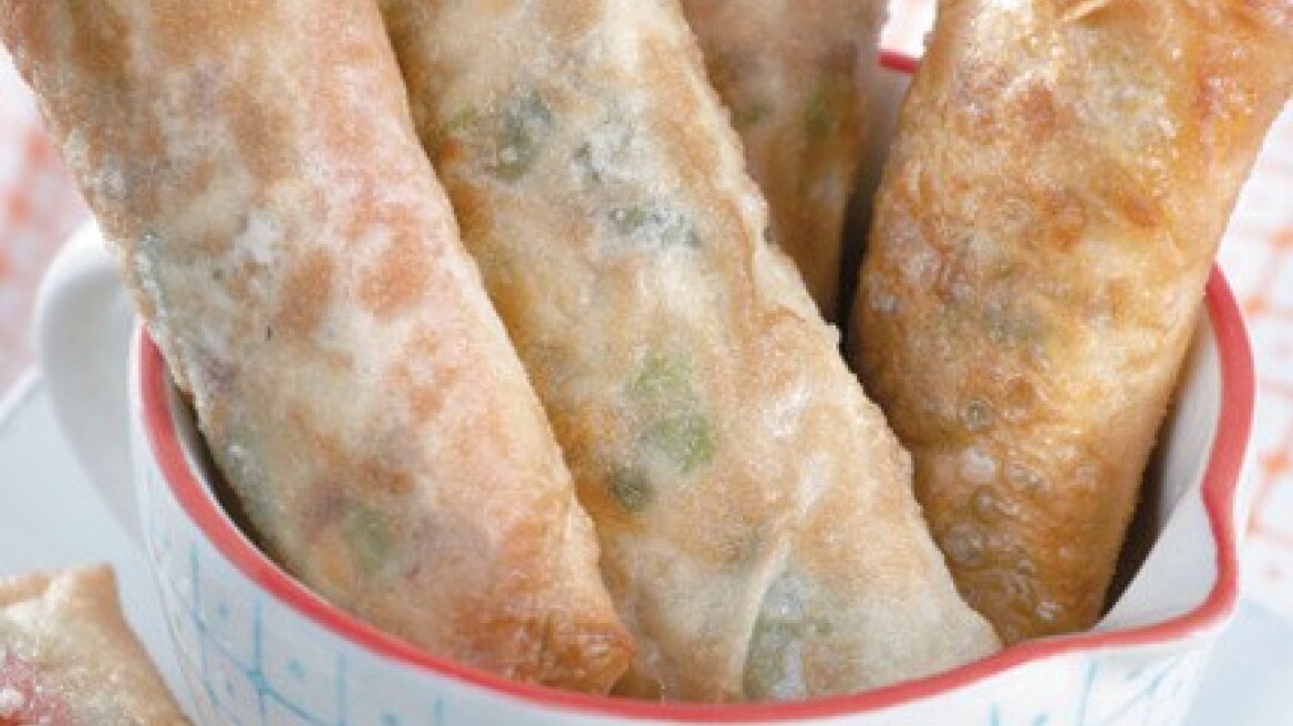Spring rolls λαχανικών με αρωματικά και χαλούμι
