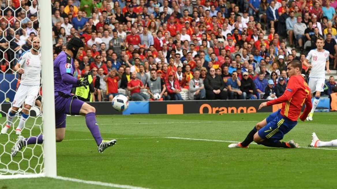 Spain bag 3 points against Czech Republic (1-0) in Euro2016