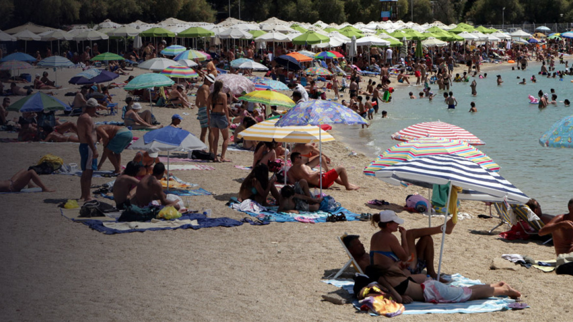 Summer arrives in Greece with a heat wave