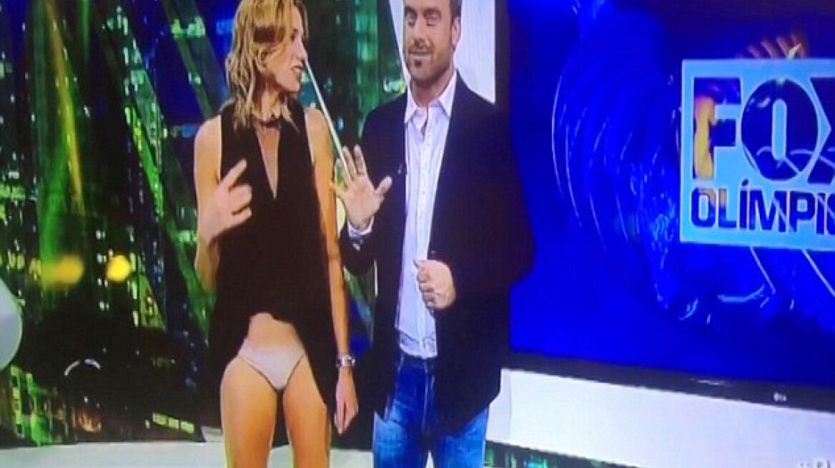 Fox News presenter accidentally flashes her underwear (vid)