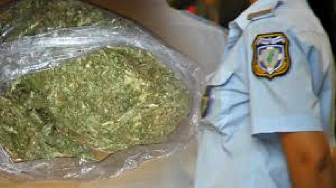 Ηλικιωμένος έκρυβε χασίς κάτω από το κάθισμα