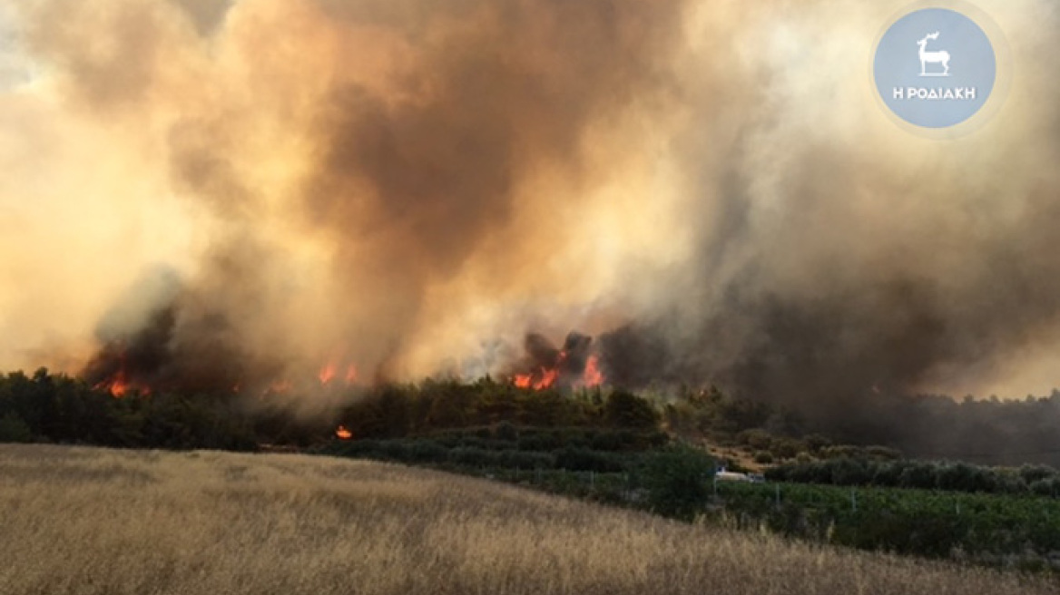 Wildfire threatens homes on Rhodes (pics+vid)
