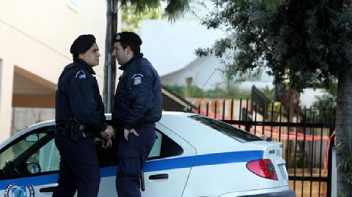 Δύο συλλήψεις για ναρκωτικά και όπλα στην Αρχαία Κόρινθο