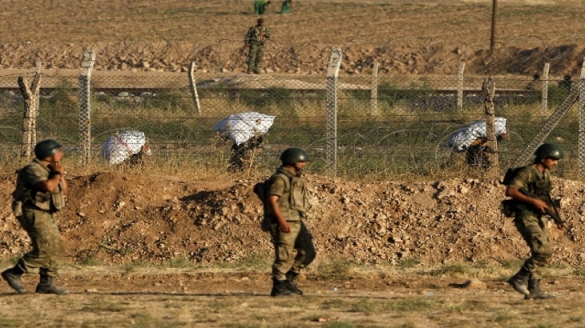 Turkish soldiers kill Syrian refugees