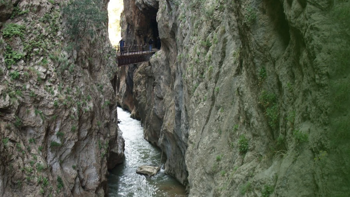 9-year-old boy dies after falling from bridge at Vouraikos Gorge