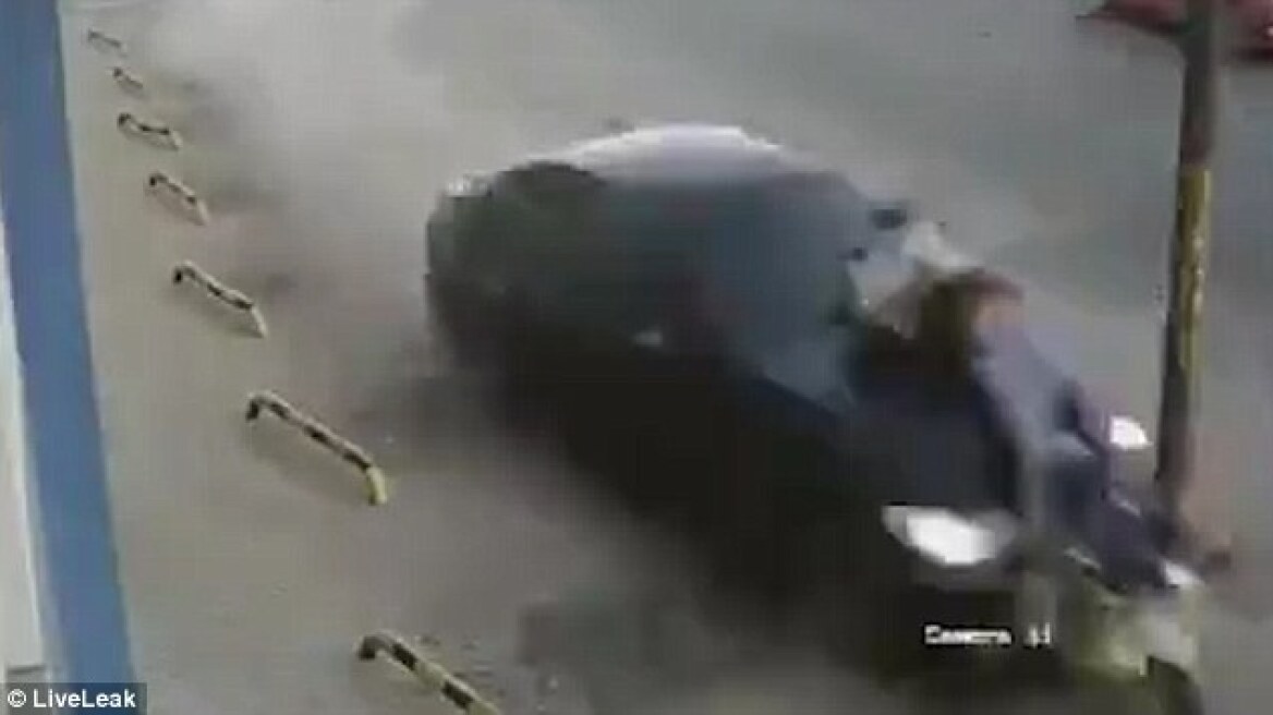 Βίντεο: Κατάφερε να γλιτώσει από αυτή τη σύγκρουση;