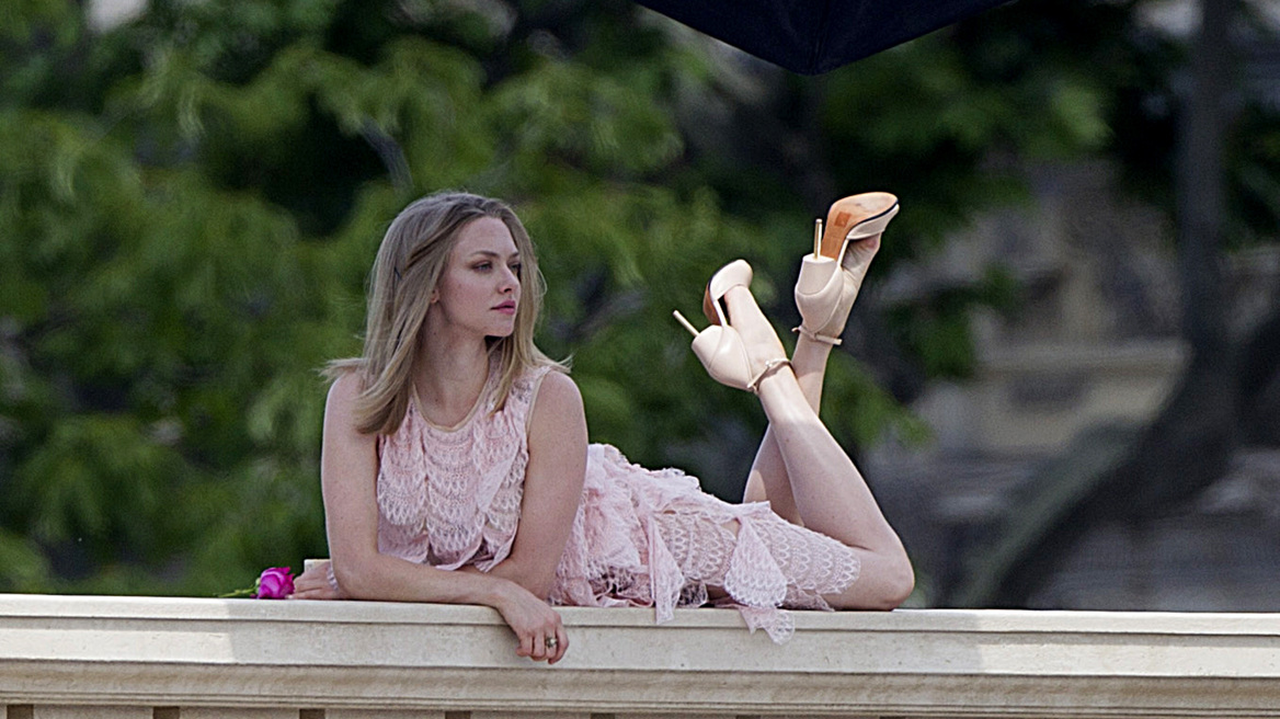 Amanda Seyfriend: Οι ακατάλληλες λήψεις ενός διαφημιστικού 