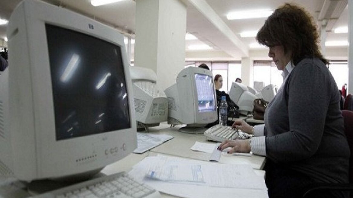 Αλαλούμ με την παρακράτηση φόρου στις εργαζόμενες μητέρες