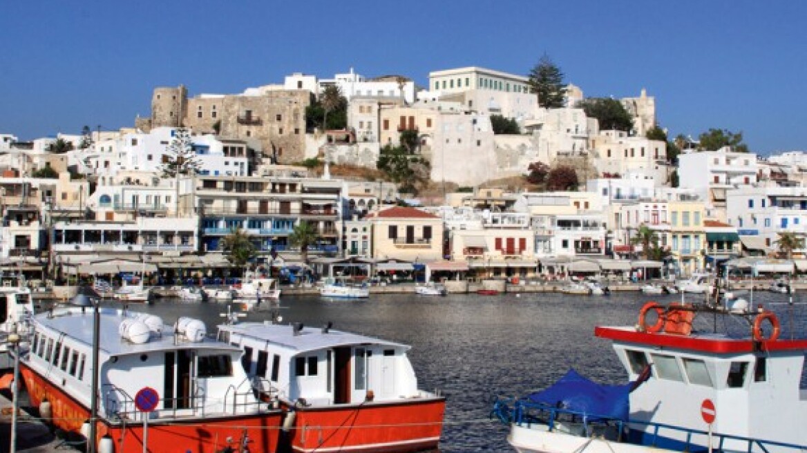 Η ναξιώτικη ταβέρνα με τον κατάλογο που έγινε viral