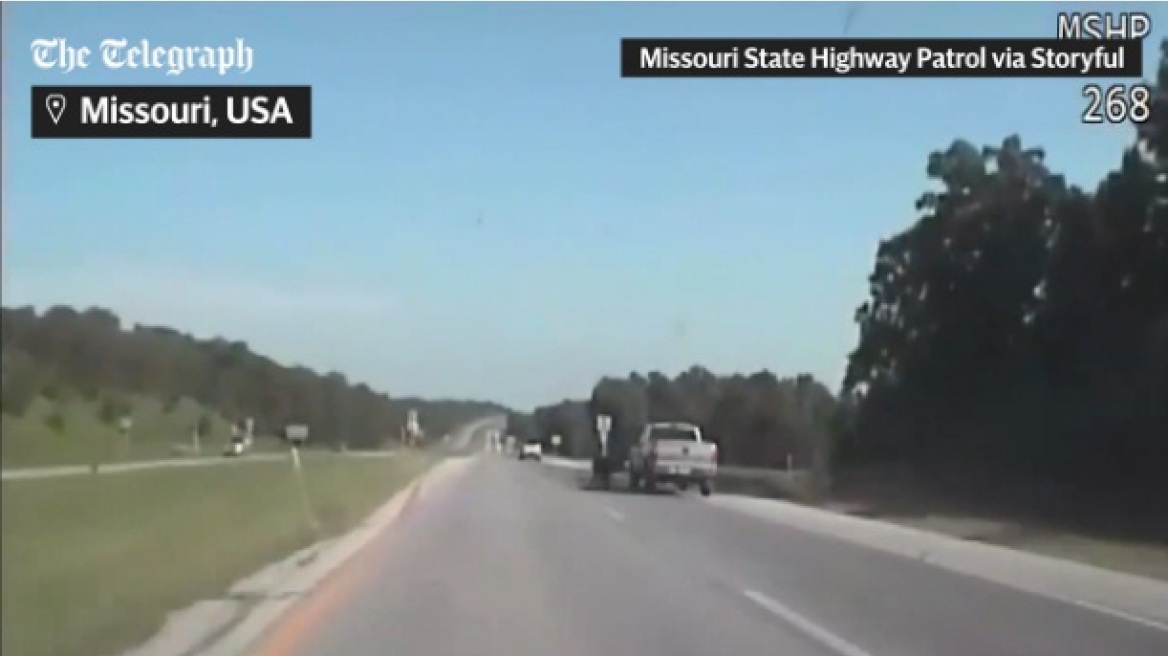 Αρκούδα εμβολίζει φορτηγό (δείτε βίντεο)