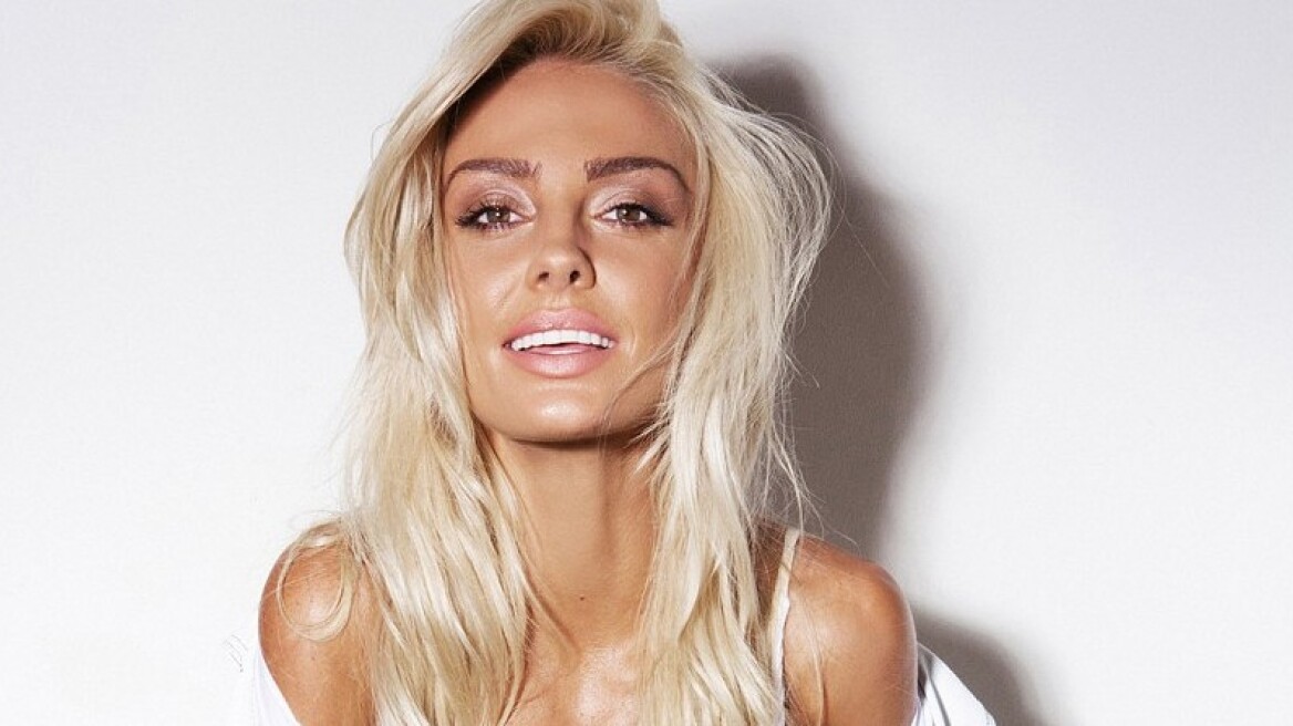 Blonde Aussie, sexiest DJ ever (sizzling pics)