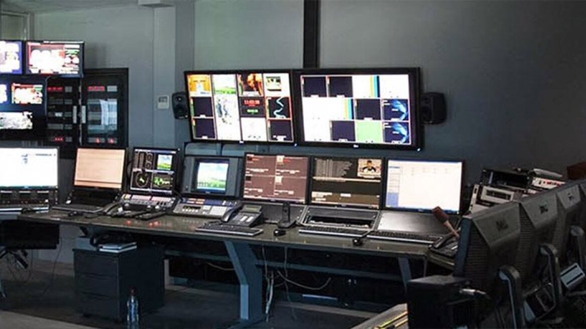 Commission blasts Greek government over TV licenses