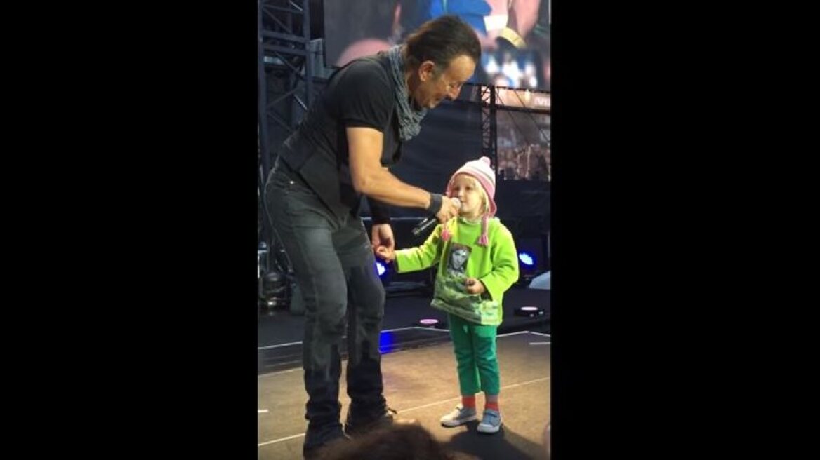 Watch 4-year old sing on stage with Bruce Springsteen (video)