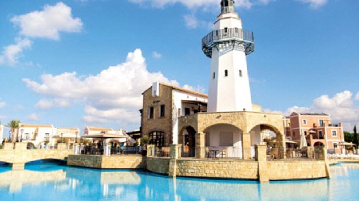 Κύπρος: «Ψυχαγωγούσαν» Βρετανούς τουρίστες ντυμένοι... τζιχαντιστές!