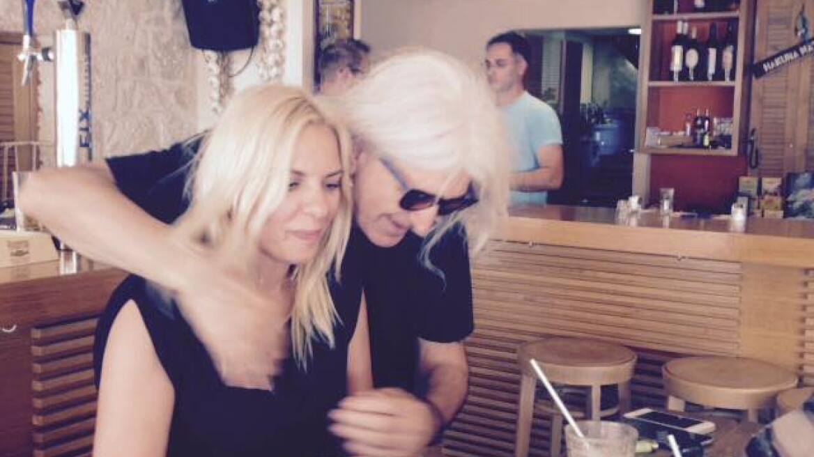 Ο Νίκος Καρβέλας στο πλατό της Αννίτας Πάνια