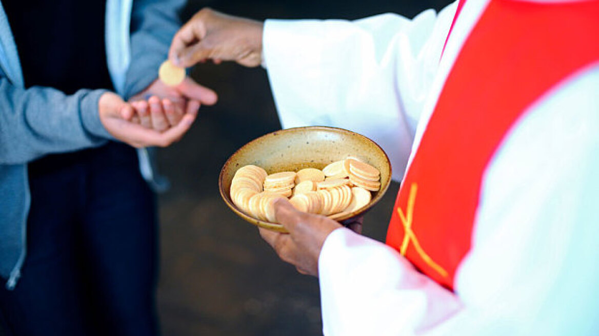 Όσοι παντρεύονται ξανά πρέπει να σταματήσουν το σεξ για να κοινωνήσουν