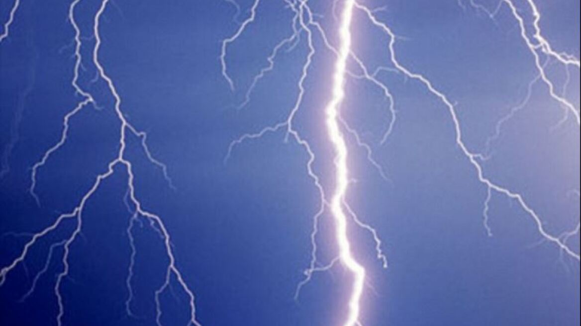 Απίστευτο: Σώθηκε από τον κεραυνό χάρη στο... πέος του