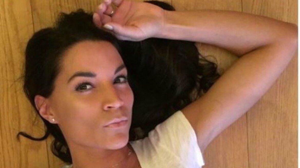 Η κ. Γιασικεβίτσιους εντυπωσιάζει στη Μύκονο! 