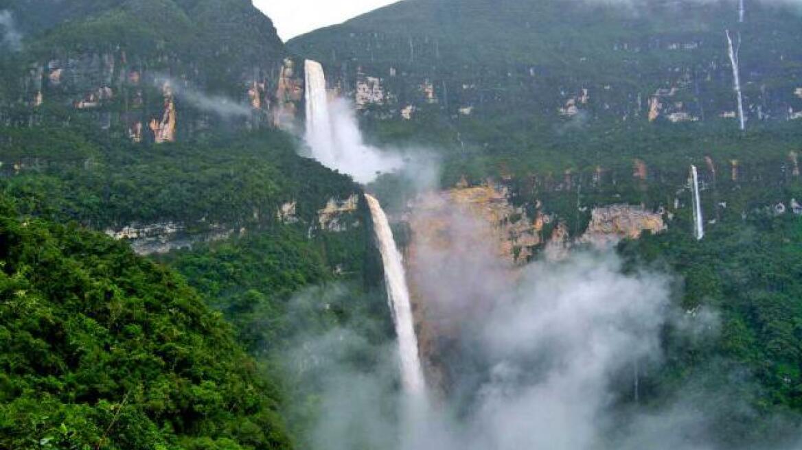 Selfie θανάτου στους καταρράκτες του Περού