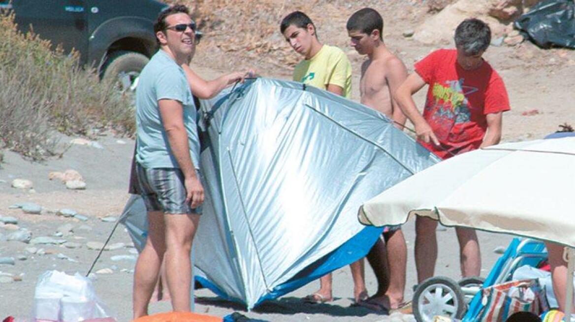 Greek politicians in swimsuits (photos)