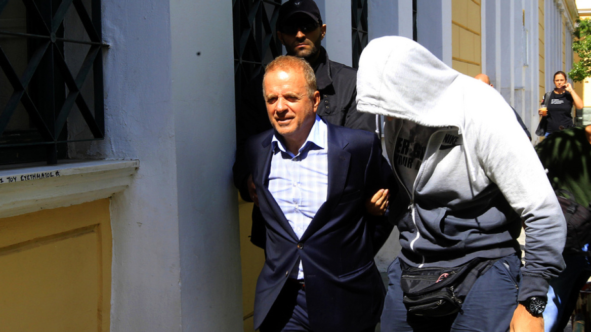 Στο εδώλιο ο Λιακουνάκος και άλλοι 16 για την προμήθεια του συστήματος «Ηλεκτρονικός Πόλεμος»