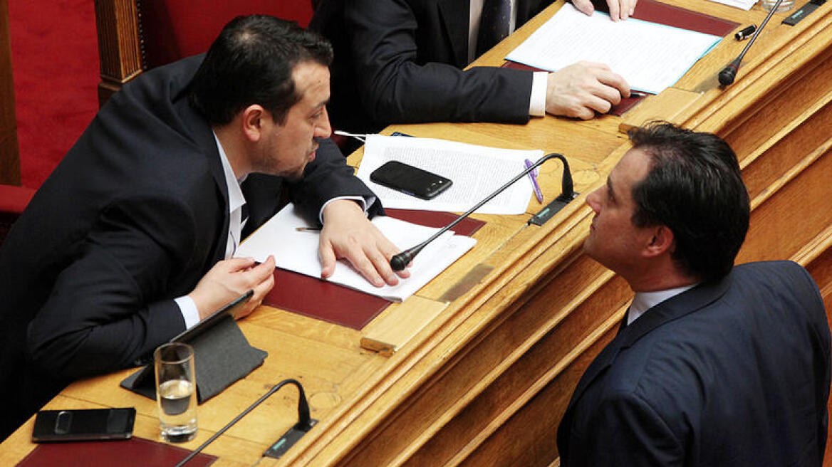 Κόντρα Άδωνι - Παππά για τις τηλεοπτικές άδειες και τον ΣΚΑΪ