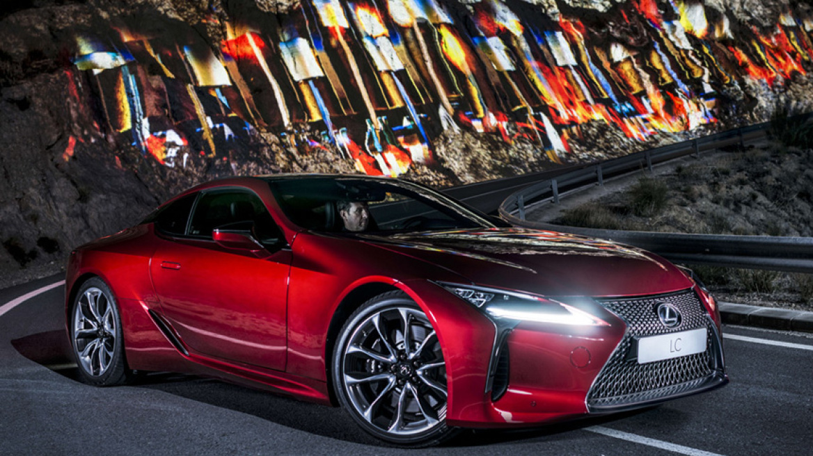 Video: Πώς η Lexus μετέτρεψε σε οθόνη ένα βουνό!