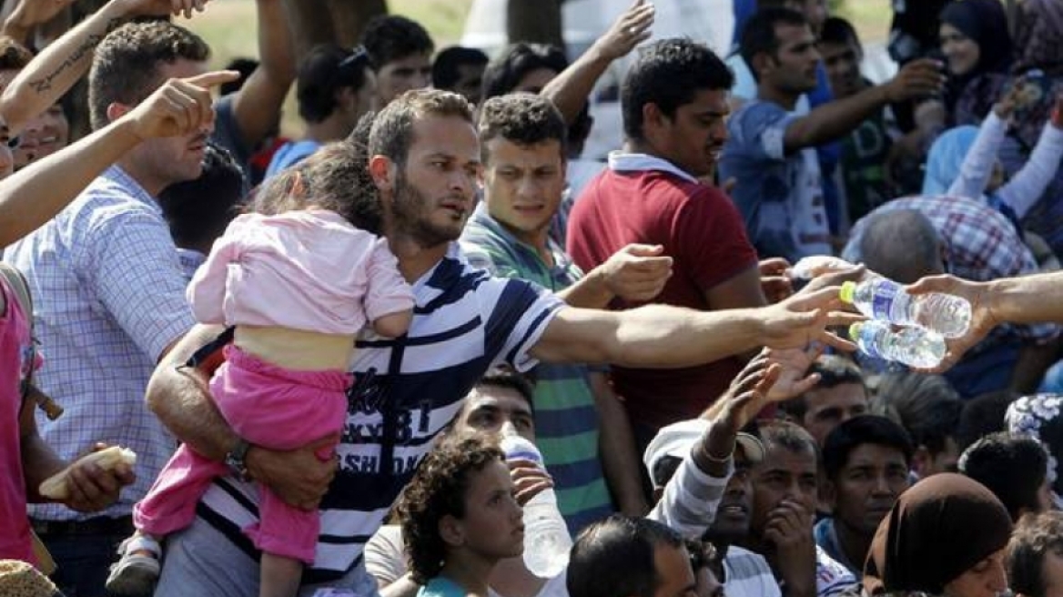 Διατίμηση και «πλαφόν» σε ό,τι τρώνε «στο όρθιο» οι πρόσφυγες